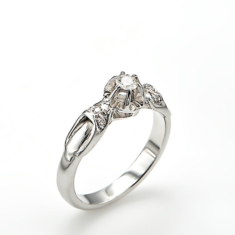 Μονόπετρο δαχτυλίδι 18 Καράτια  με μπριγιάν.