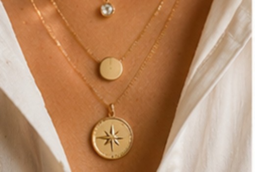 Τα κοσμήματα που ολοκληρώνουν κάθε look με κομψότητα